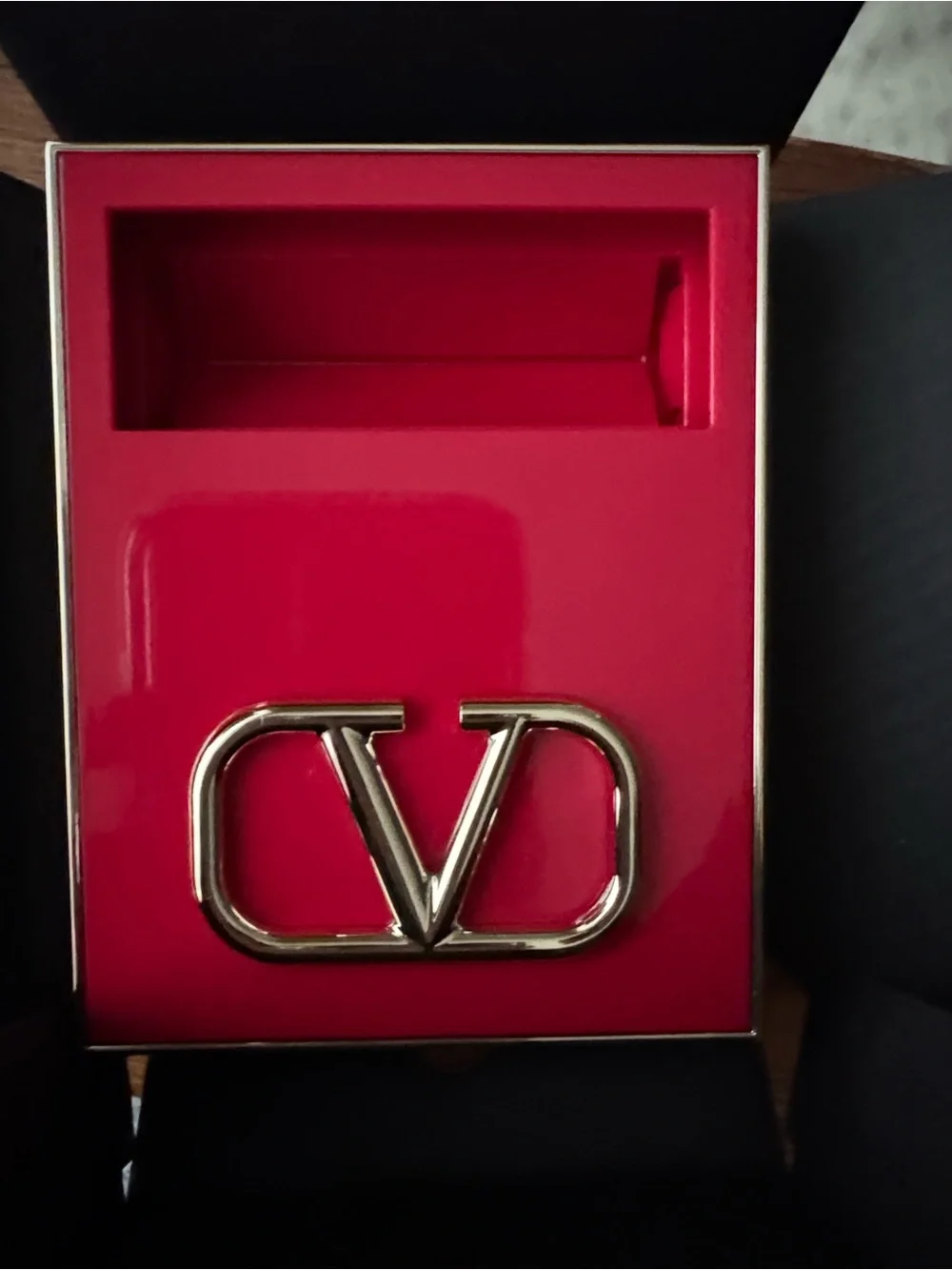 Valentino Garavani Vltn Go-clutch With Refillable Finishing Powder